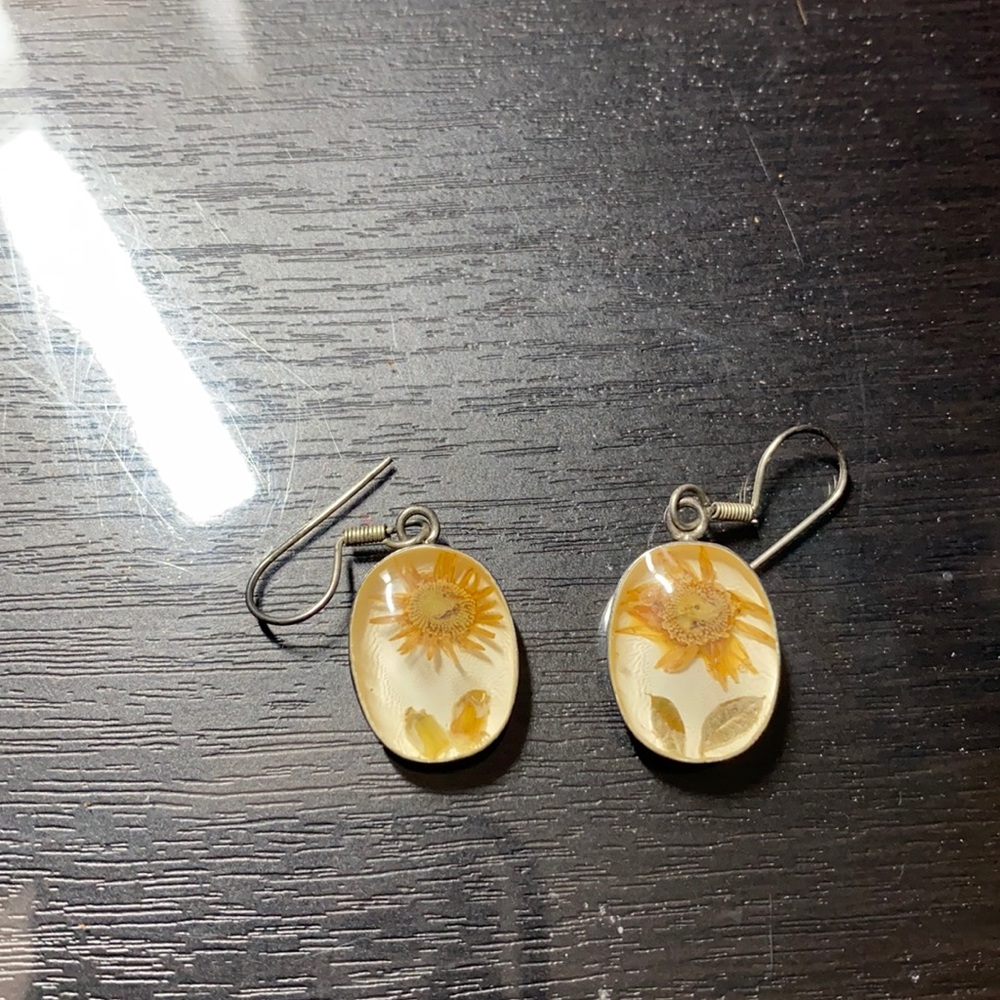 Flower embossed earrings